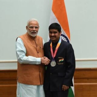 Blindness is not an inefficacy. This fact is proven by 23-year-old Soundarya Kumar Pradhan of Boden in the Sambalpur district of Odisha over and over again in his life. This international chess player withstood each obstacle with courage and excelled both in his academics and career with shining colors.
Learn more about this young talent of Odisha. Click the link below: 
Soundarya Pradhan Prachurya Pradhan
PM Narendra Modi Naveen Patnaik 
#vishwanathananad #sportsministryofindia
Link to the whole story: https://inspiringodisha.com/blind-chess-player-soundarya/